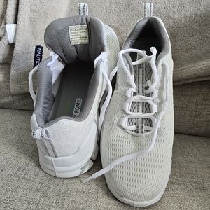 Mens White and Gray Skecher Sneakers